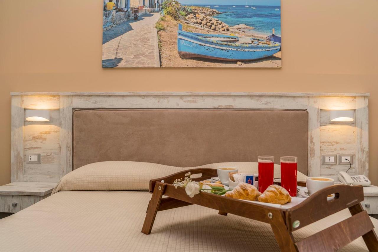 Dolcestate Hotel -Club Campofelice Di Roccella Buitenkant foto